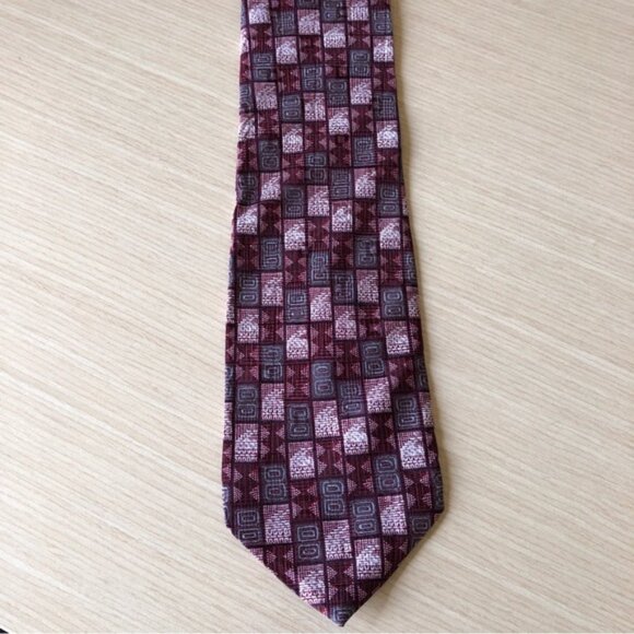 💕2/$30💕Charier Collection 100% Silk Patterned Tie - Picture 2 of 4